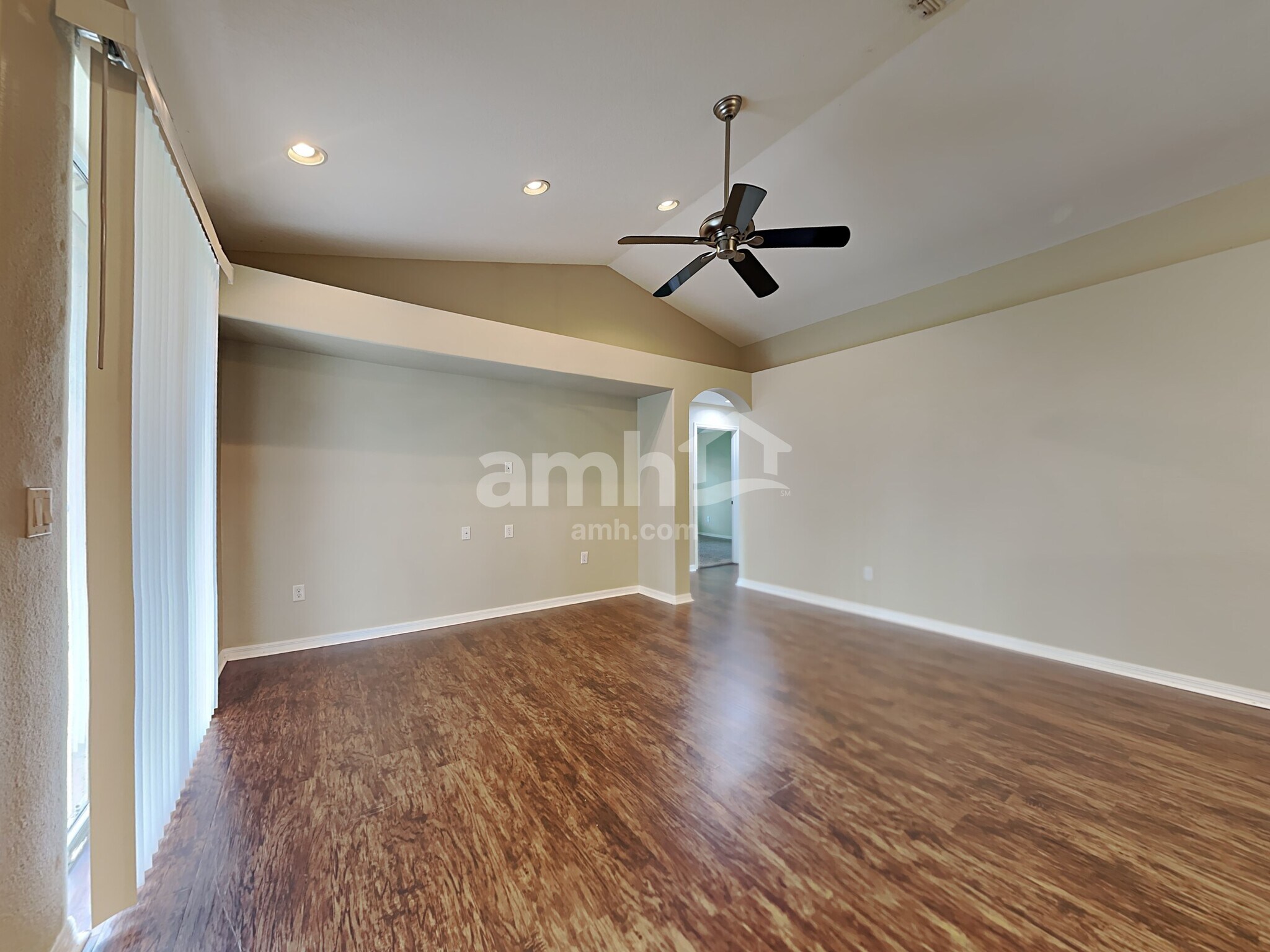 Building Photo - 9302 Dresden Pl