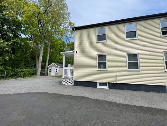 Building Photo - 80 Gladeside Ave