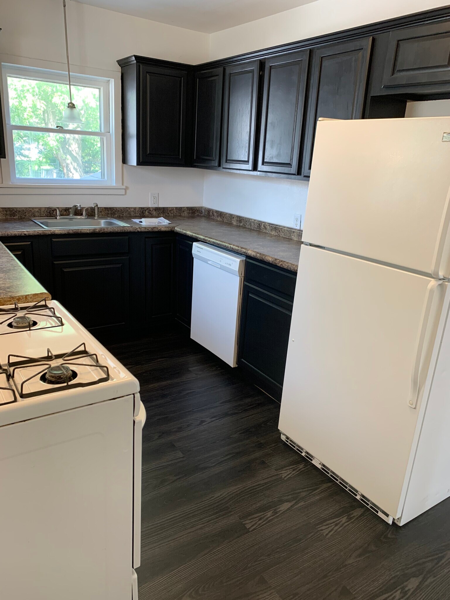 Kitchen - 849 S Newton Ave