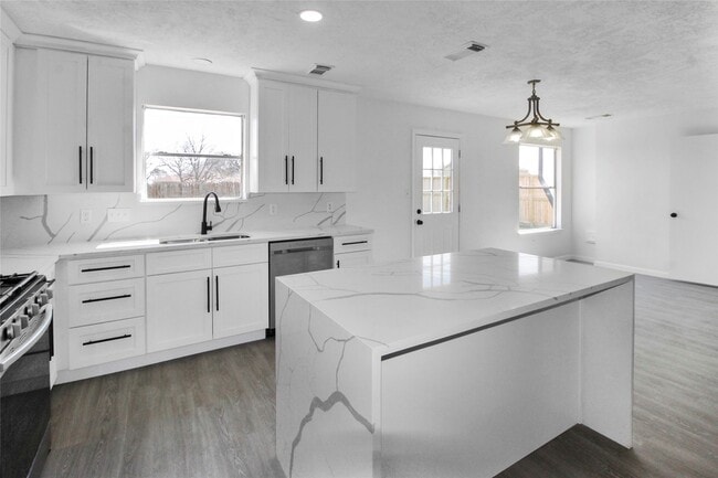 Building Photo - 511 Chaseway Dr