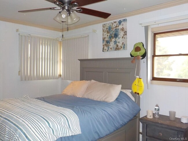 Building Photo - 12 Sycamore Ln