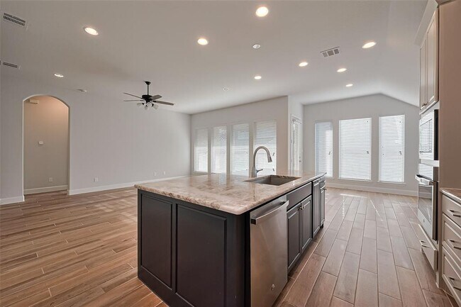 Building Photo - 29808 Breezy Pnes Lp
