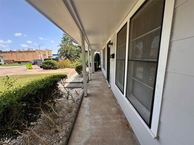 Building Photo - 1121 Millie St