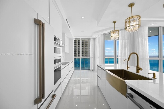 Building Photo - 16485 Collins Ave