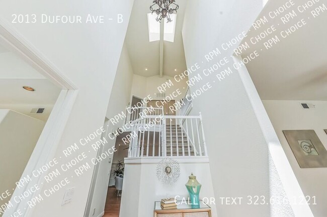 Building Photo - Large 4bd/2.5 bath Townhouse