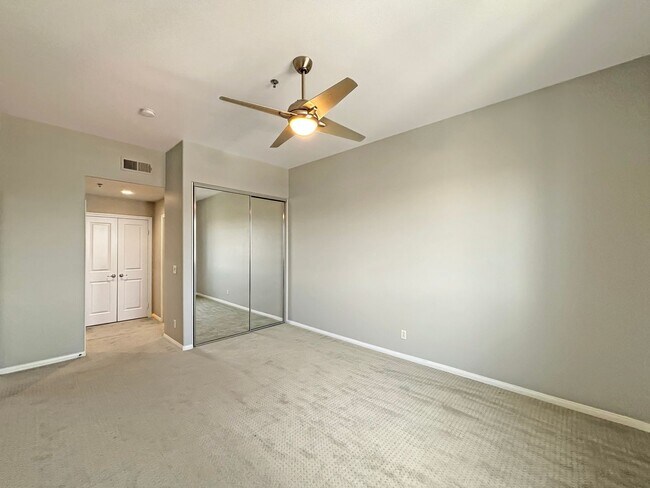 Building Photo - Updated 2B/2BA Condo in Hillcrest W/ Parki...