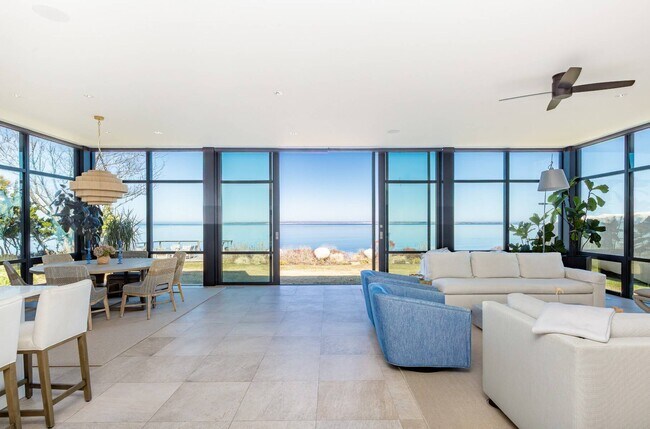 Building Photo - 247 Kings Point Rd