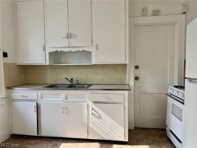 Building Photo - 13411 Edgewood Ave