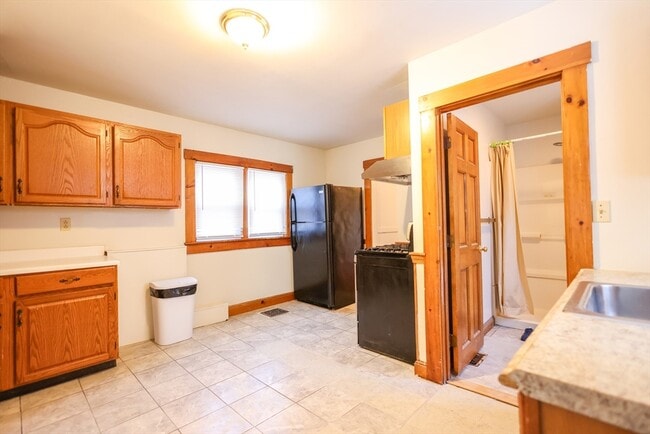 Building Photo - 68 A Newhall St