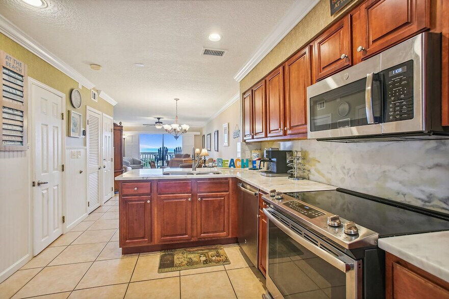 Building Photo - 6100 A1A S
