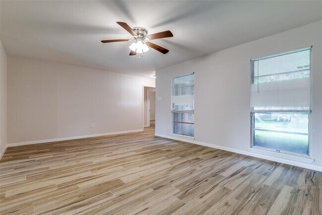 Building Photo - 8915 Bintliff Dr