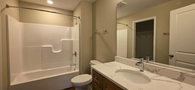 Building Photo - Chestnut - 2Br/2Ba Rental Home - Second Floor