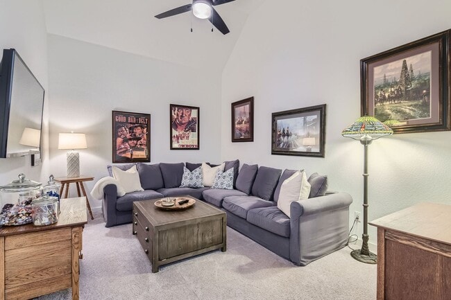 Building Photo - Available Now: Gorgeous 4 Bed/3.5 Bath wit...