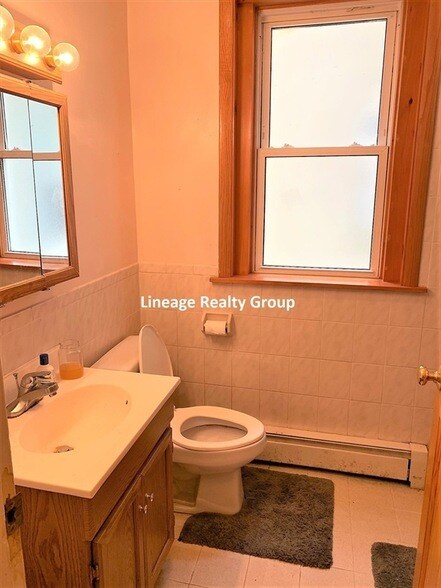 Building Photo - 157 Thorndike St