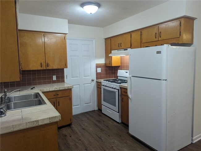 Building Photo - 1908.5 Westwood Ave