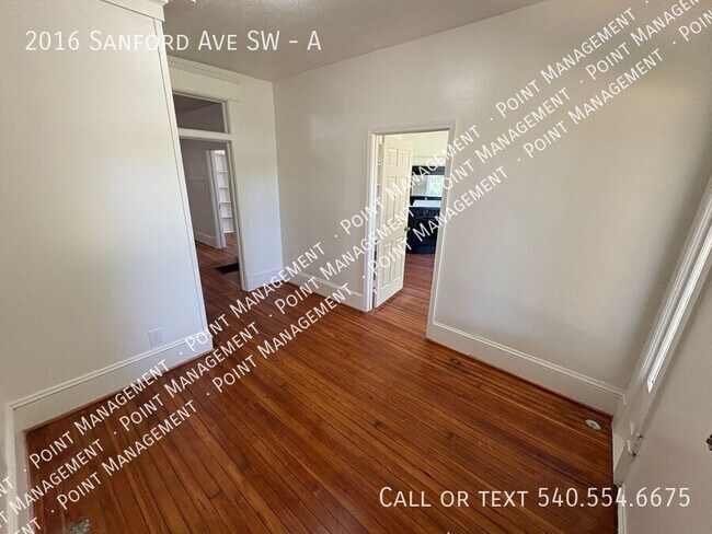 Building Photo - 2016 Sanford Ave SW