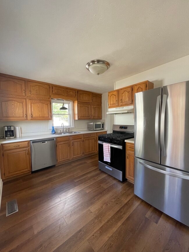 Building Photo - 2524 Oakwood Ave