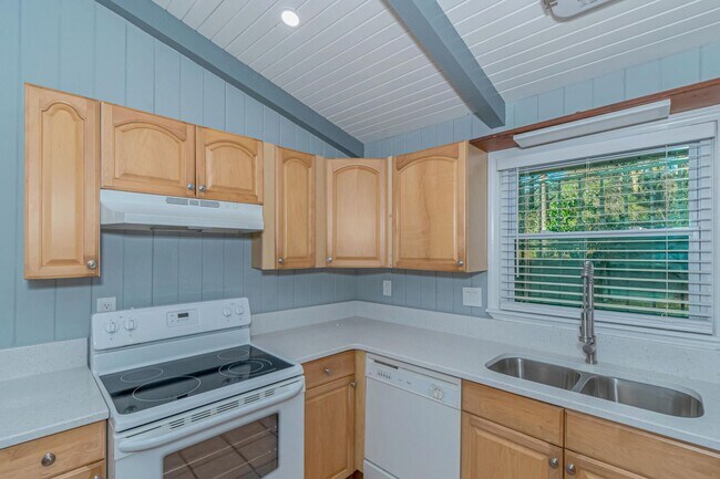 Building Photo - Spacious Family Home in 30311