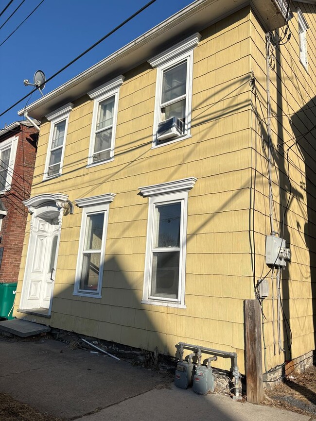 Building Photo - 812 Monroe St