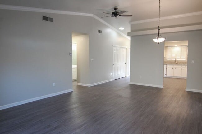Building Photo - Remodeled Redding Condo!