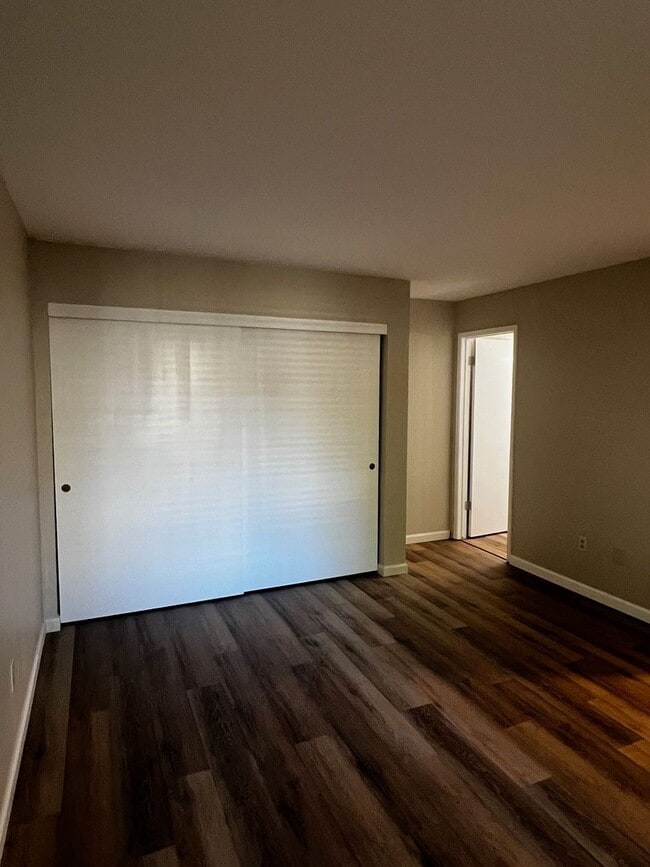 Building Photo - 3 Bedroom/2 Bathroom Single Story Home In ...