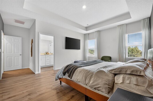 Building Photo - 1325 Stockwell Ave