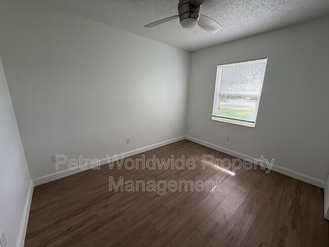 Building Photo - 1801 S Mellonville Ave