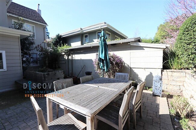 Building Photo - Trestle Glen Three Bedroom Home With Stunning Backyard
