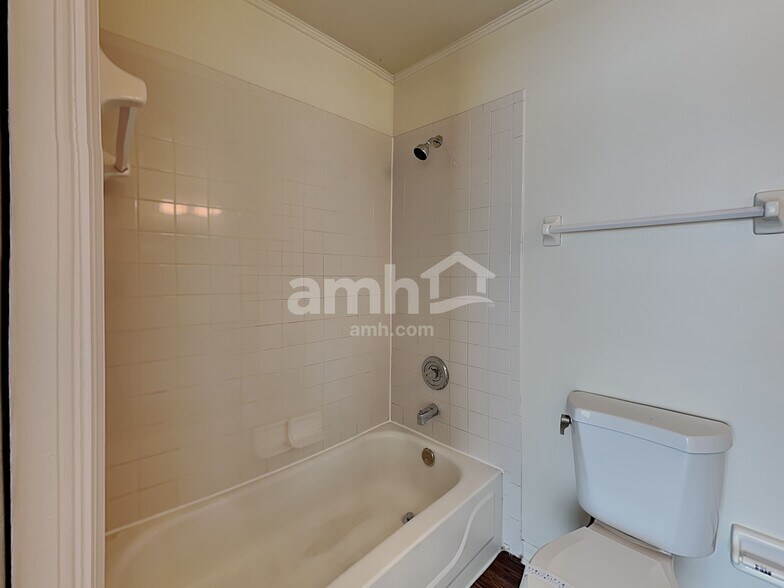 Building Photo - 256 Daniels Pointe Dr