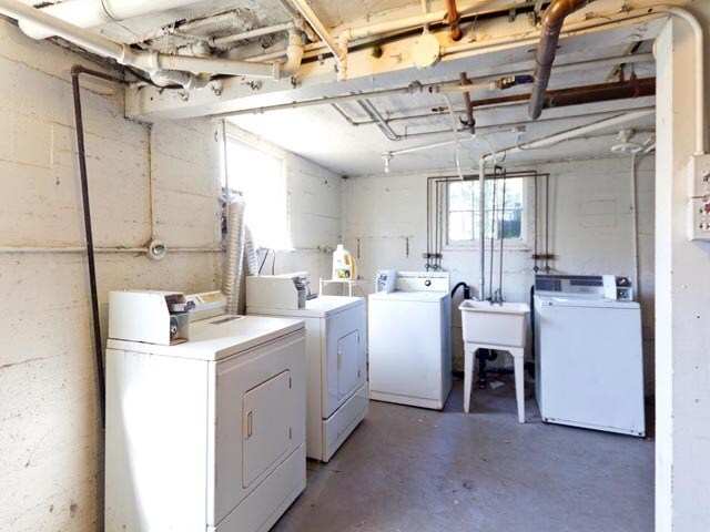 Building Photo - 3087 SE Ankeny St