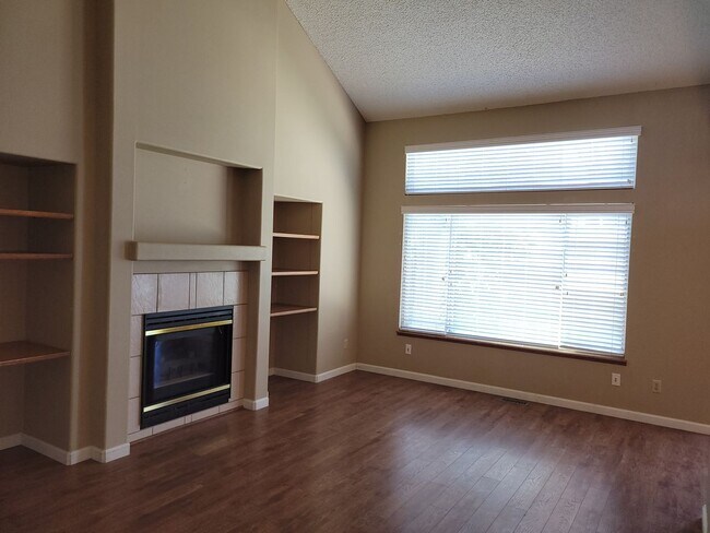 Building Photo - 305 Holbrook St