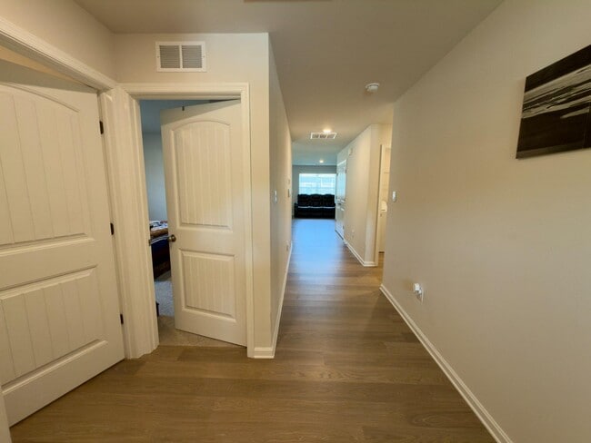 Building Photo - 61 New England Dr