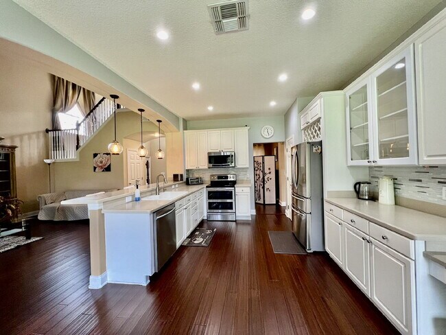 Building Photo - "Golf Course Living! Spacious 3-Bed, 2.5-Bath Home with 2,829 Sq Ft at The Oaks"