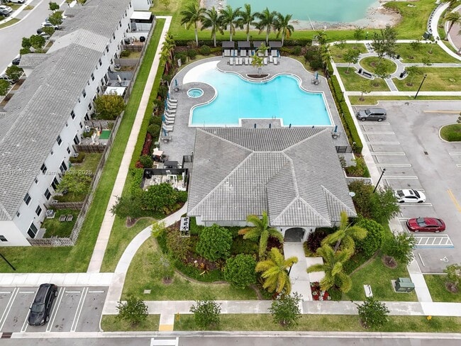 Building Photo - 2723 SE 17th St