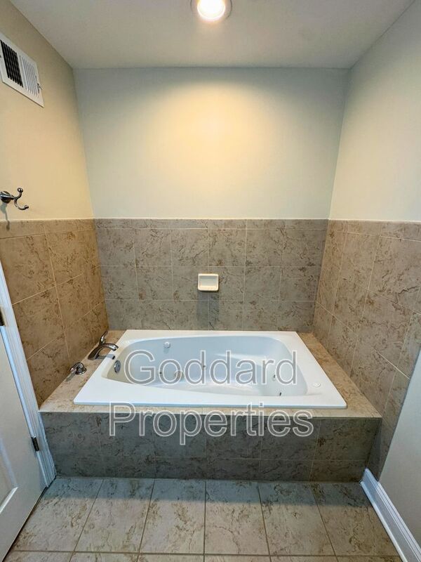 Building Photo - 407 S Wolfe St