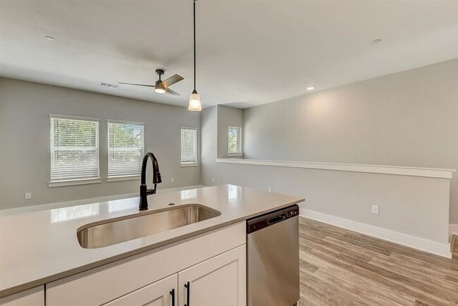 Building Photo - 4405 Titus Dr