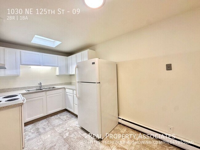 Building Photo - 1030 NE 125th St