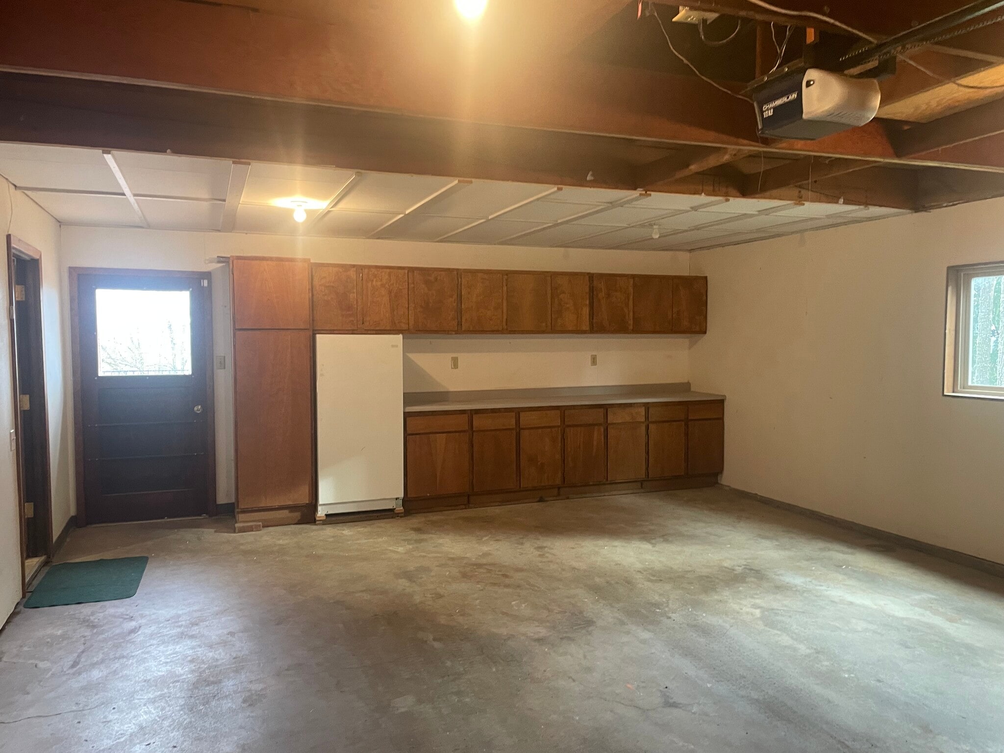 Garage Workbench - 17135 SE Royer Rd