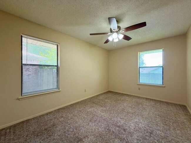 Building Photo - Gorgeous Brick Home for Rent! - 3 Bedroom, 2 Bath, 2 Car garage - 1,797 sf