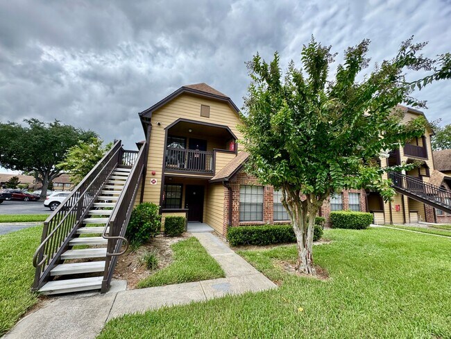 Building Photo - 2/2 Condo in Gated Lakefront Community ~ G...