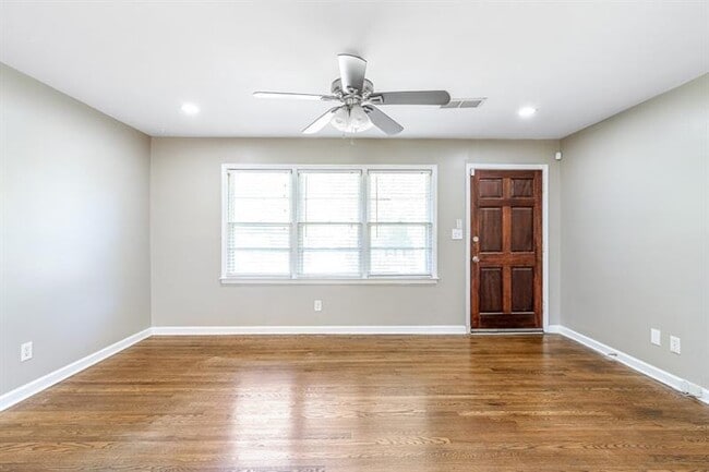 Building Photo - 1517 Gaylor Cir SE