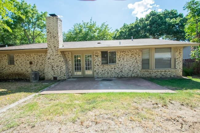 Building Photo - Charmer in Arlington