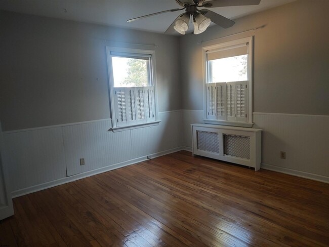 Building Photo - 3005 Fernwood Ave