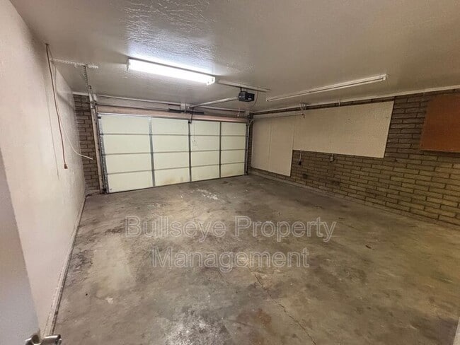 Building Photo - 5322 W Caron St