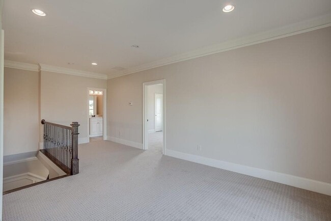 Building Photo - 5869 Chickasaw Ln