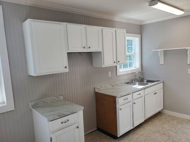 Building Photo - 149 Circle Dr