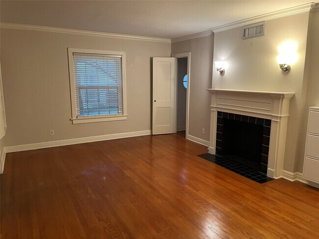 Building Photo - 2121 Milford St
