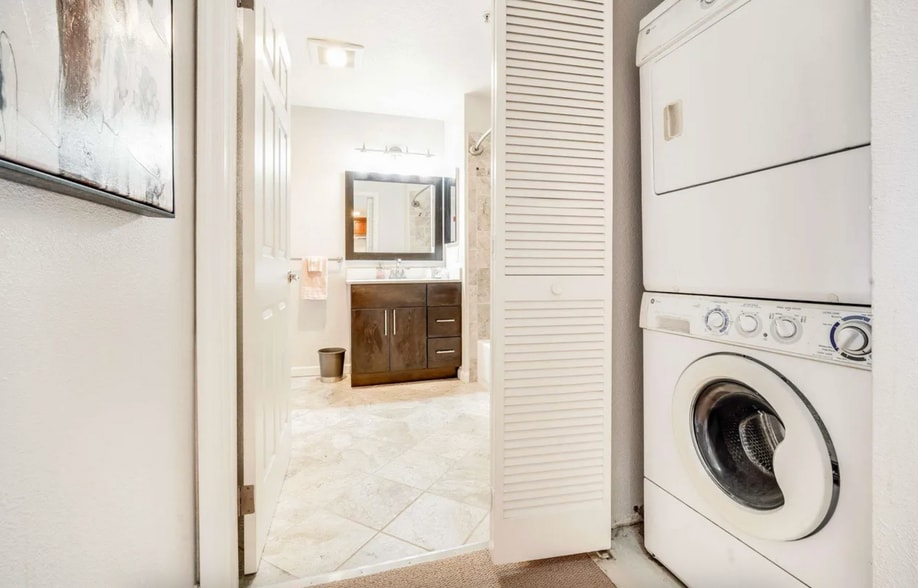 W/D and bathroom - 555 10th St