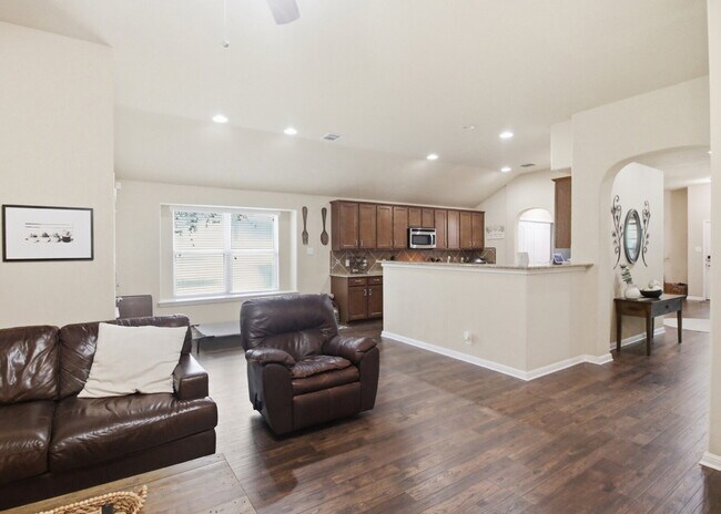 Building Photo - Dual Primary Suites, Screened Porch, and Office in Highland Grove