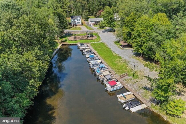 Building Photo - 686 Lake Caroline Dr